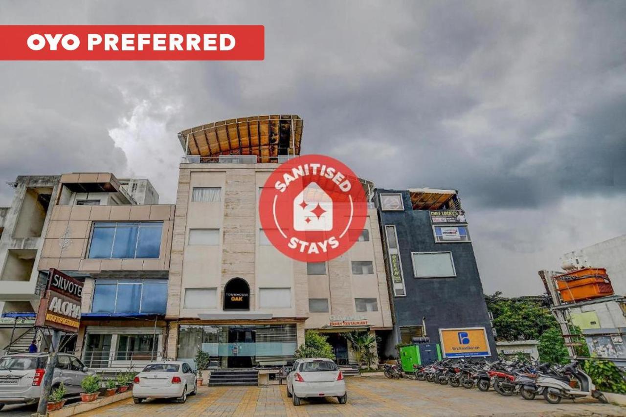 Vaccinated Staff- Townhouse Oak Hotel Silvotel Индор Екстериор снимка