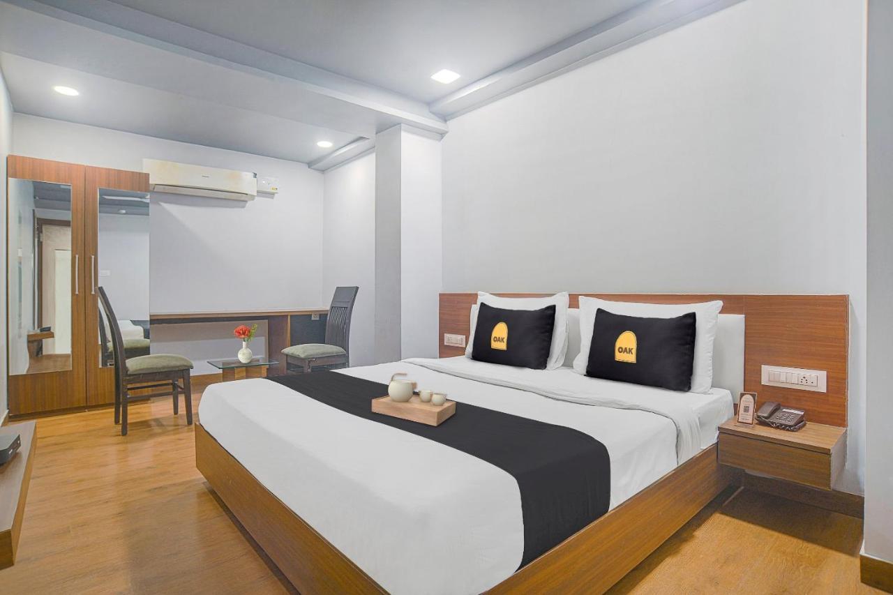 Vaccinated Staff- Townhouse Oak Hotel Silvotel Индор Екстериор снимка