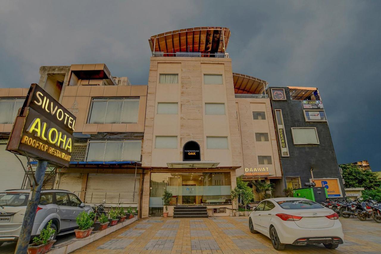 Vaccinated Staff- Townhouse Oak Hotel Silvotel Индор Екстериор снимка