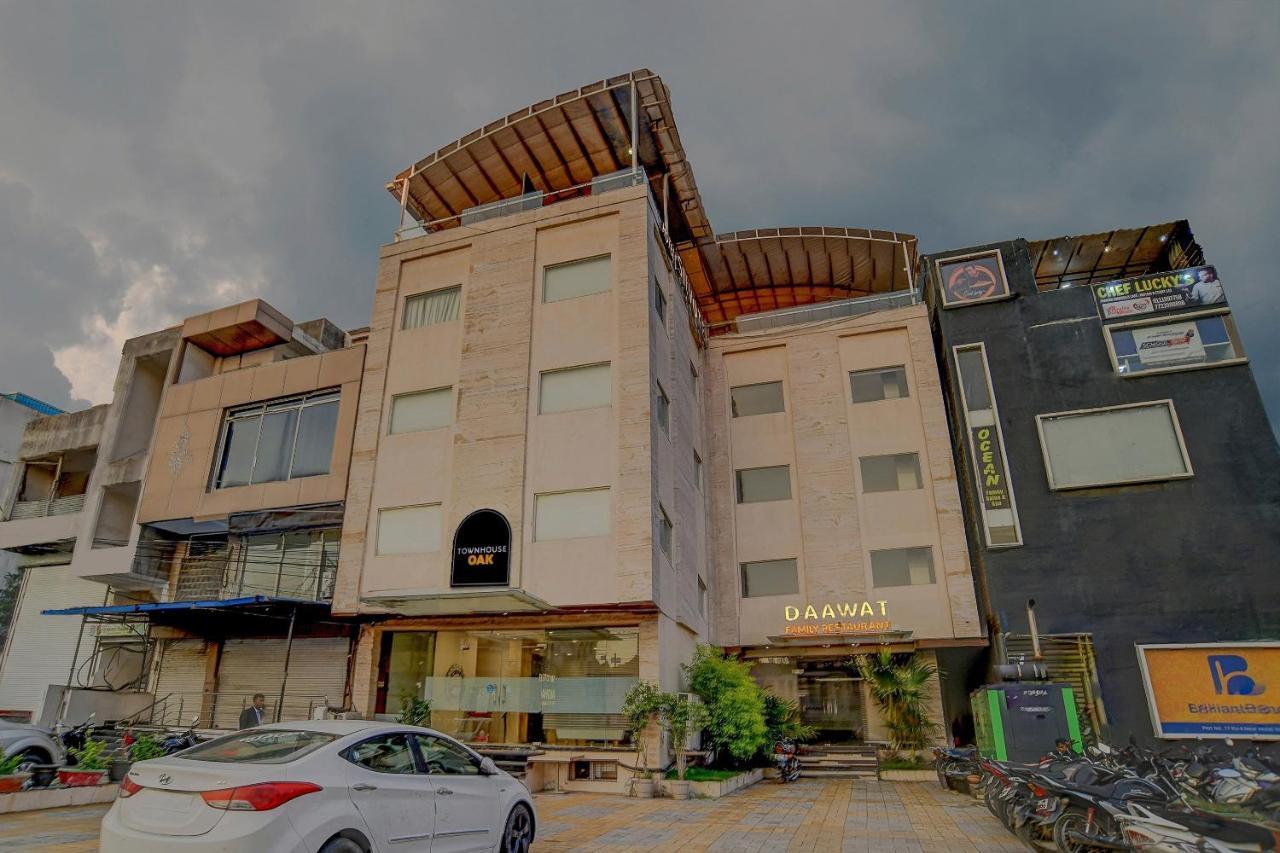 Vaccinated Staff- Townhouse Oak Hotel Silvotel Индор Екстериор снимка